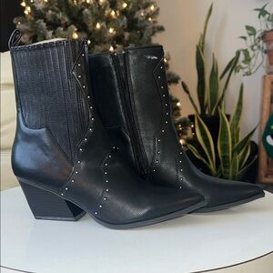 Elegant Black Studded Women's Boots